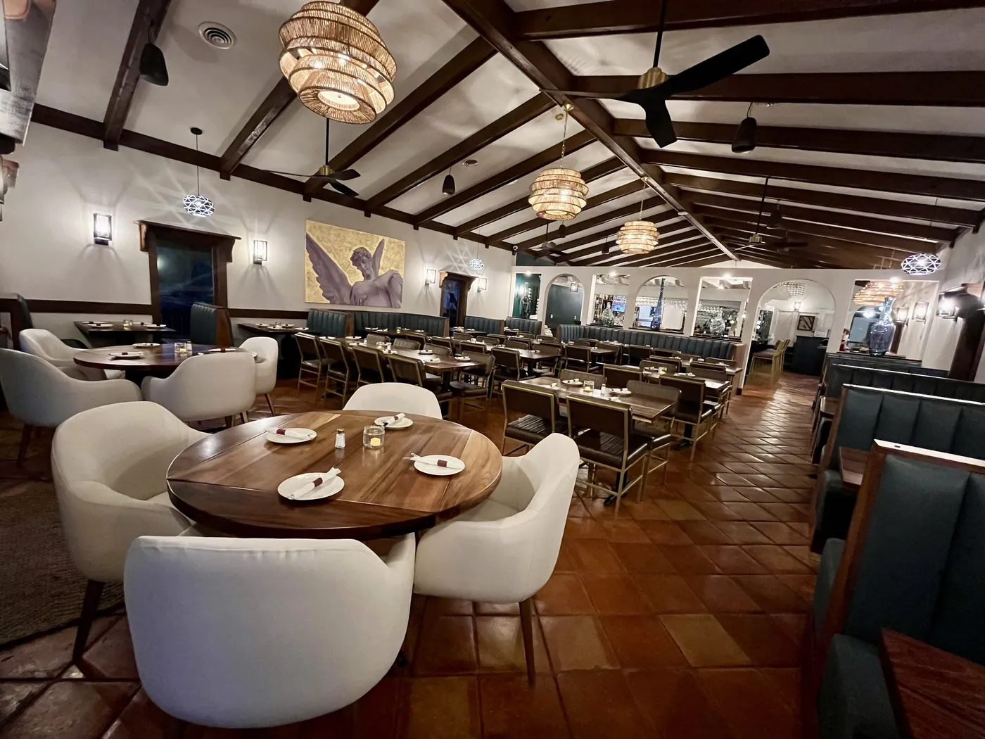 Wide view of El Molino dining room